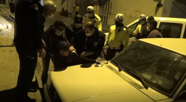 Uyuşturucuyla yakalandı, işlem yapılmaması için ağlayarak polise yalvardı Uyuşturucuyla yakalandı, işlem yapılmaması için ağlayarak polise yalvardı