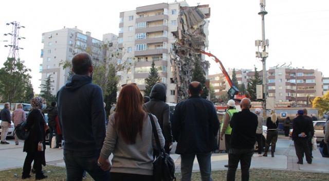 Yıkılan binayı böyle izlediler