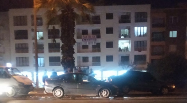 Zincirleme kaza, trafiği kilitledi Zincirleme kaza, trafiği kilitledi