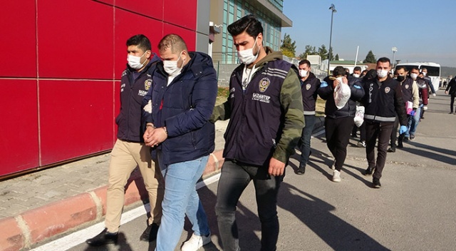 ‘Kargo bizden’ diyerek 41 ilde 82 kişiyi dolandırdılar ‘Kargo bizden’ diyerek 41 ilde 82 kişiyi dolandırdılar
