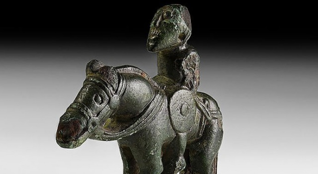 1400 yıllık bronz heykelcik 1.240.000 liraya satıldı