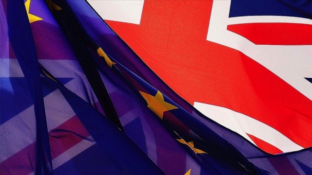AB ve İngiltere Brexit sonrası ticari ilişkileri belirleyecek anlaşma müzakerelerinde uzlaşı sağladı AB ve İngiltere Brexit sonrası ticari ilişkileri belirleyecek anlaşma müzakerelerinde uzlaşı sağladı