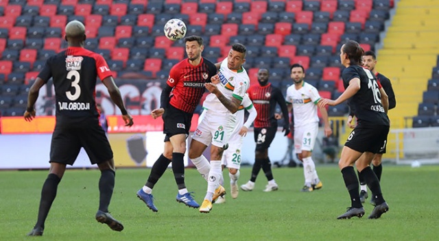 Alanyaspor, haftalar sonra liderliği kaptırdı Alanyaspor, haftalar sonra liderliği kaptırdı