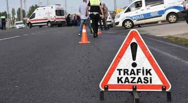 Ankara&#039;da minibüs ile tır çarpıştı: 1 ölü, 1 yaralı