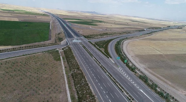 Ankara-Niğde Otoyolu'nun tamamı hizmete girdi Ankara-Niğde Otoyolu'nun tamamı hizmete girdi