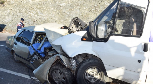 Antalya'da feci kaza: 2 ölü, 1 yaralı