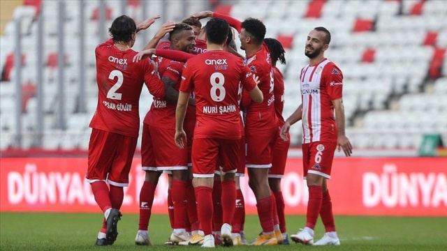 Antalyaspor evinde kazandı Antalyaspor evinde kazandı