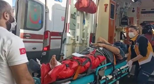 Bahçesine gübre döktüğü esnada devrilen traktörünün altında kaldı Bahçesine gübre döktüğü esnada devrilen traktörünün altında kaldı