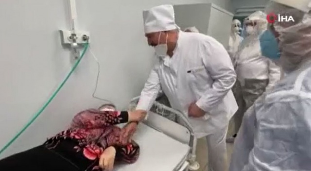 Belarus lideri Lukaşenko Covid-19 hastası kendisini tanımayınca maskesini indirdi Belarus lideri Lukaşenko Covid-19 hastası kendisini tanımayınca maskesini indirdi