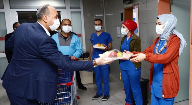 Belediyeler esnafa yardımda yarışıyor Belediyeler esnafa yardımda yarışıyor