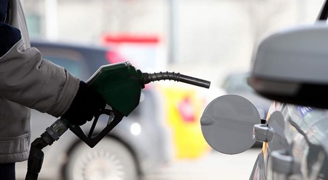 Benzin ve motorine yapılan zamda eşel mobil devreye alındı