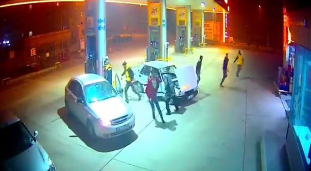 Benzinlikte araç alev aldı! Korku dolu anlar yaşandı