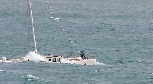 Bodrum’da çıkan fırtına milyonluk tekneyi alabora etti Bodrum’da çıkan fırtına milyonluk tekneyi alabora etti