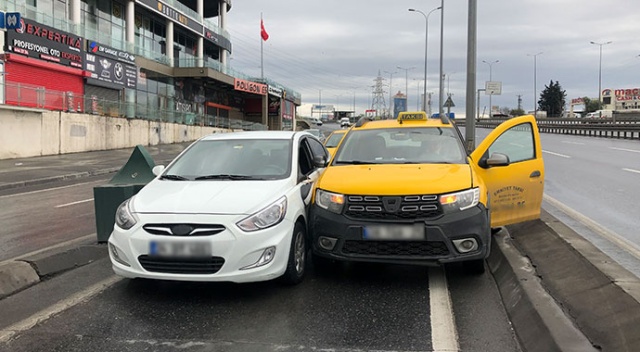 Boş yolu paylaşamadılar! Sürücülerin inadı kazaya sebep oldu