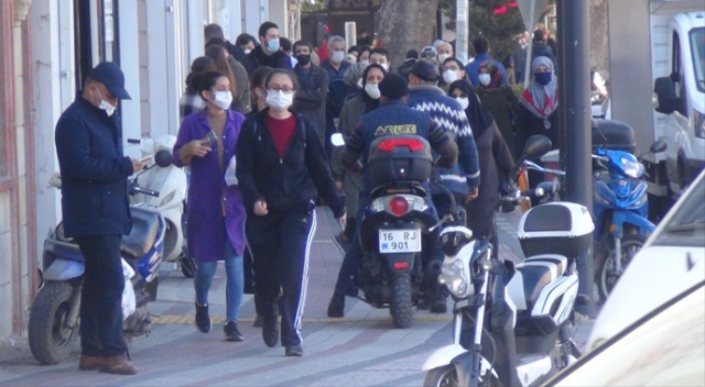 Bu manzaraları en çok korona sevdi, vatandaş yılın son gününde sokaklara akın etti