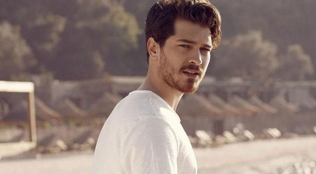 Çağatay Ulusoy 'Yeşilçam' ile ekranlara dönüyor Çağatay Ulusoy 'Yeşilçam' ile ekranlara dönüyor