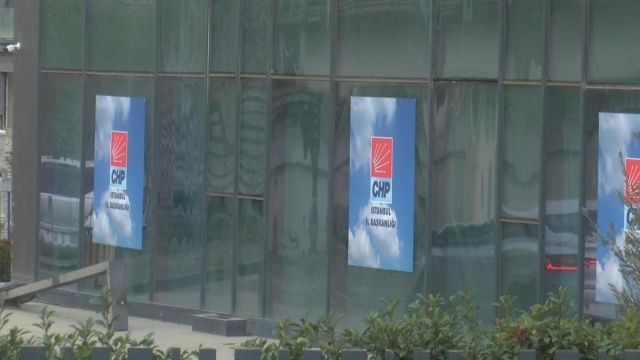 CHP İstanbul İl Başkanlığı mülkiyetindeki bina, ruhsatsız tadilat ve tamirat nedeniyle mühürlendi CHP İstanbul İl Başkanlığı mülkiyetindeki bina, ruhsatsız tadilat ve tamirat nedeniyle mühürlendi