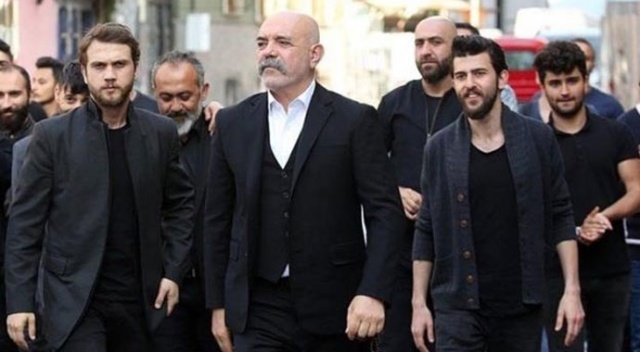 Çukur'da 'İdris Baba' sürprizi! Diziye geri döndü Çukur'da 'İdris Baba' sürprizi! Diziye geri döndü