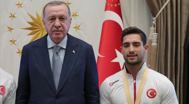 Cumhurbaşkanı Erdoğan milli cimnastikçi İbrahim Çolak&#039;ı tebrik etti