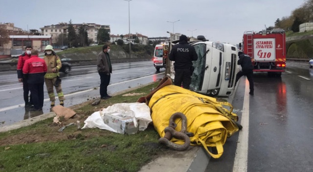 D-100 karayolunda aşırı hız yapan kamyonet devrildi: 2 yaralı D-100 karayolunda aşırı hız yapan kamyonet devrildi: 2 yaralı