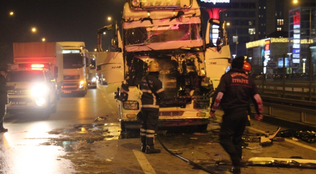 D100’de tanker, hafriyat kamyonuna çarptı: 2 yaralı D100’de tanker, hafriyat kamyonuna çarptı: 2 yaralı