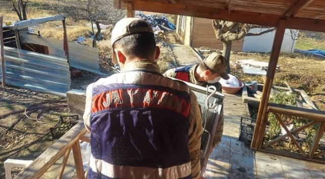 Depremzedeler için jandarma da seferber oldu