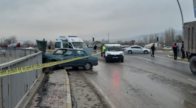 Erzincan’da trafik kazası: 1 ölü, 2 yaralı Erzincan’da trafik kazası: 1 ölü, 2 yaralı