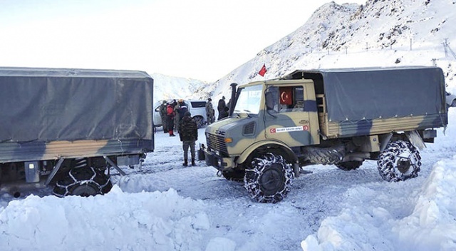 Şemdinli&#039;de çığ altında kalan askerin naaşına ulaşıldı