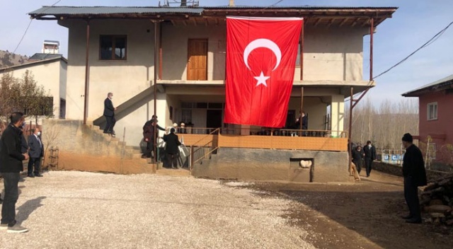 Hakkari'de şehit olan askerin cenazesi Kahramanmaraş'a getirildi Hakkari'de şehit olan askerin cenazesi Kahramanmaraş'a getirildi