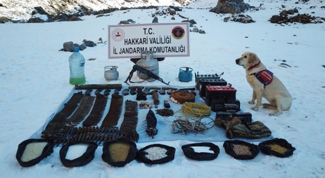 Hakkari'de silah ve mühimmat ele geçirildi Hakkari'de silah ve mühimmat ele geçirildi