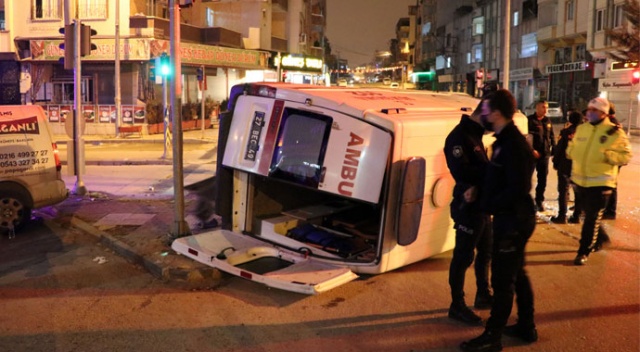 Hasta almaya giden ambulans kaza yaptı: 4 yaralı
