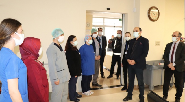 Hastaneyi yakmak isteyen hastayı durduran hemşirelere teşekkür