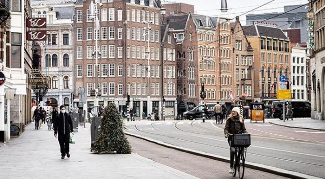 Hollanda’da 19 Ocak’a kadar karantina ilan edildi Hollanda’da 19 Ocak’a kadar karantina ilan edildi