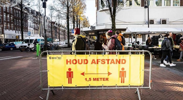 Hollanda İngiltere&#039;ye uçuşları &#039;şartlı&#039; olarak yeniden açtı