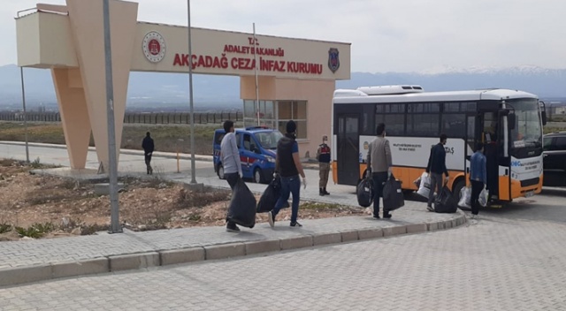 Hükümlü  jiletle kendini boynundan keserek öldürdü