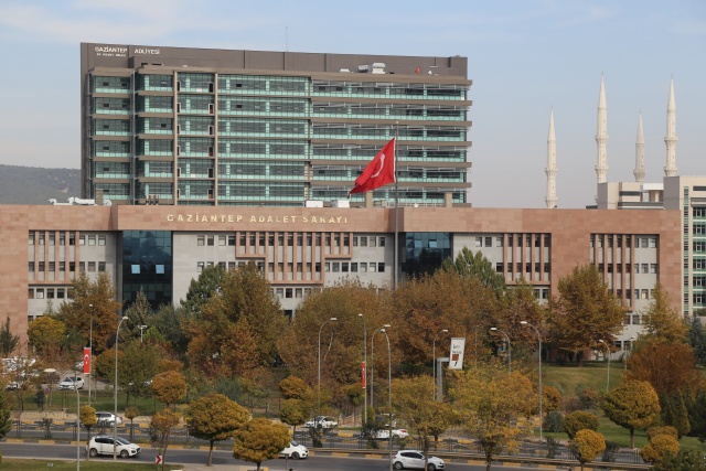 İçine tükürdüğü suyu doktorun üzerine atan Covid-19 şüphelisi serbest bırakıldı
