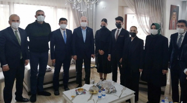 İçişleri Bakanı Soylu’dan Milletvekili’ne taziye ziyareti İçişleri Bakanı Soylu’dan Milletvekili’ne taziye ziyareti
