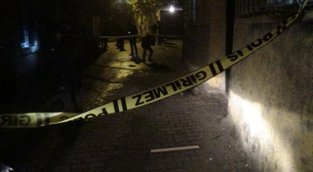 İki aile arasında kısıtlamaya dakikalar kala sokak ortasında silahlı kavga: 4 yaralı İki aile arasında kısıtlamaya dakikalar kala sokak ortasında silahlı kavga: 4 yaralı