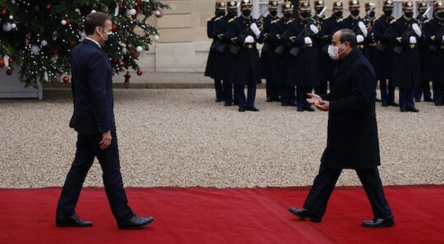 Independent: Macron, Fransız silah endüstrisinin sadık müşterisi Sisi&#039;yi ödüllendirdi
