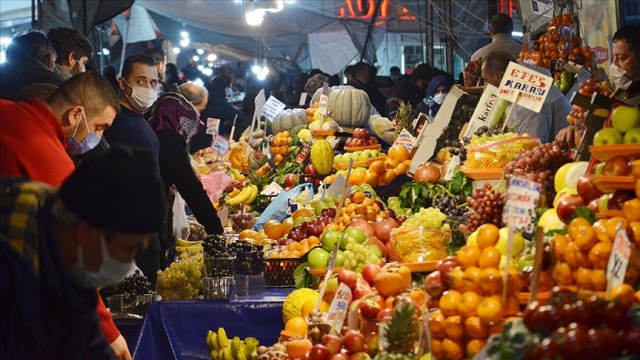İstanbul&#039;da sokağa çıkma kısıtlaması öncesinde alışveriş yoğunluğu yaşandı