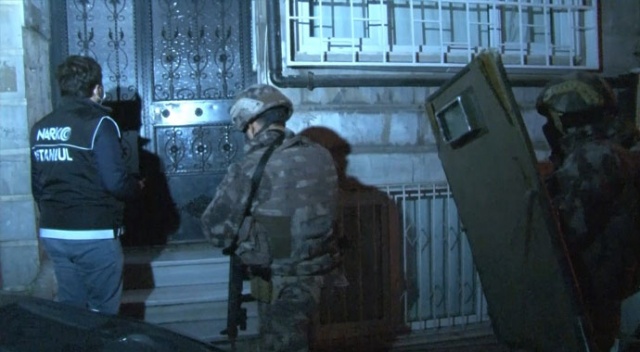 İstanbul'da zehir tacirlerine şafak operasyonu İstanbul'da zehir tacirlerine şafak operasyonu