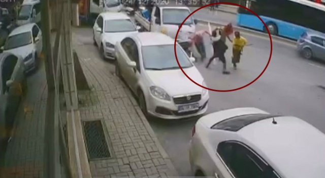 İstanbul'un göbeğinde dubalı, sopalı ve bıçaklı meydan kavgası İstanbul'un göbeğinde dubalı, sopalı ve bıçaklı meydan kavgası