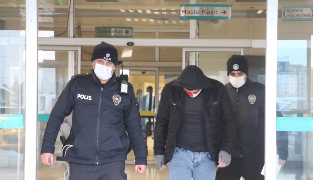 Kısıtlamayı hiçe sayarak intihara kalkışan genç, 3 bin 150 TL ceza yedi Kısıtlamayı hiçe sayarak intihara kalkışan genç, 3 bin 150 TL ceza yedi