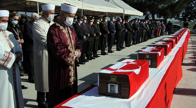 KKTC'de katledilen 14 şehit, 46 yıl sonra toprağa verildi KKTC'de katledilen 14 şehit, 46 yıl sonra toprağa verildi