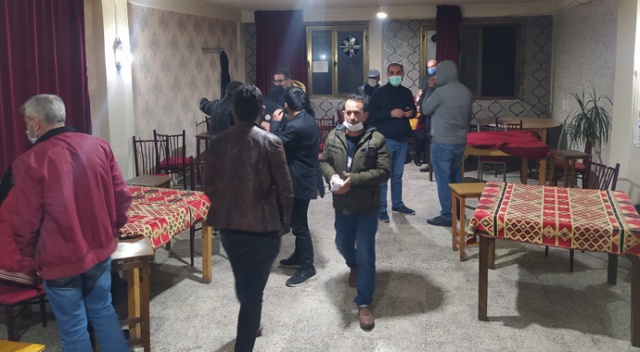 Korona virüs tedbirlerini hiçe sayıp kumar oynatan iki kafeye baskın