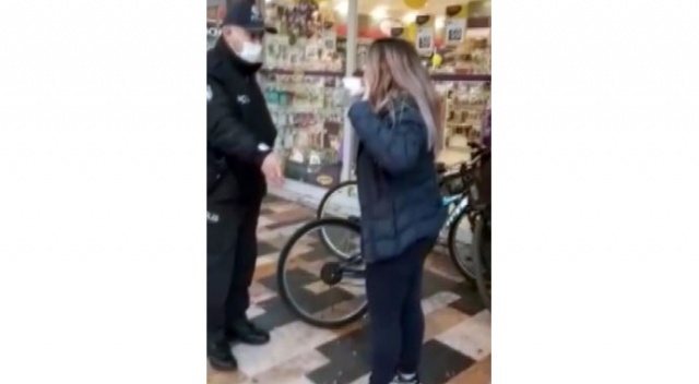 Maskesiz gezen kadından polise: Artistliğiniz kime Maskesiz gezen kadından polise: Artistliğiniz kime