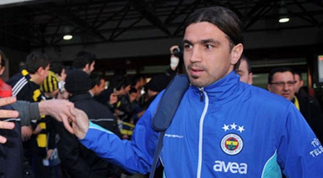 Mehmet Topuz'u dolandırıldığı iddiasıyla gözaltına alınan 2 kişi serbest bırakıldı Mehmet Topuz'u dolandırıldığı iddiasıyla gözaltına alınan 2 kişi serbest bırakıldı
