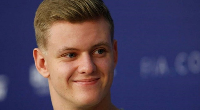 Mick Schumacher Formula 2'de şampiyon oldu Mick Schumacher Formula 2'de şampiyon oldu