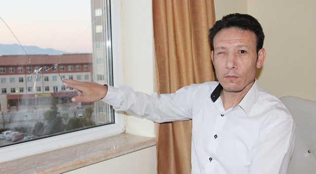 Pencereden baktı, bir gözünü kaybetti Pencereden baktı, bir gözünü kaybetti