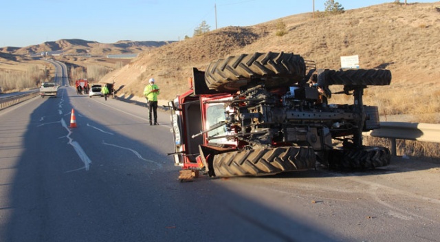 Römork traktörden ayrıldı, 25 metre sürüklendi: 3 kişi yaralandı Römork traktörden ayrıldı, 25 metre sürüklendi: 3 kişi yaralandı